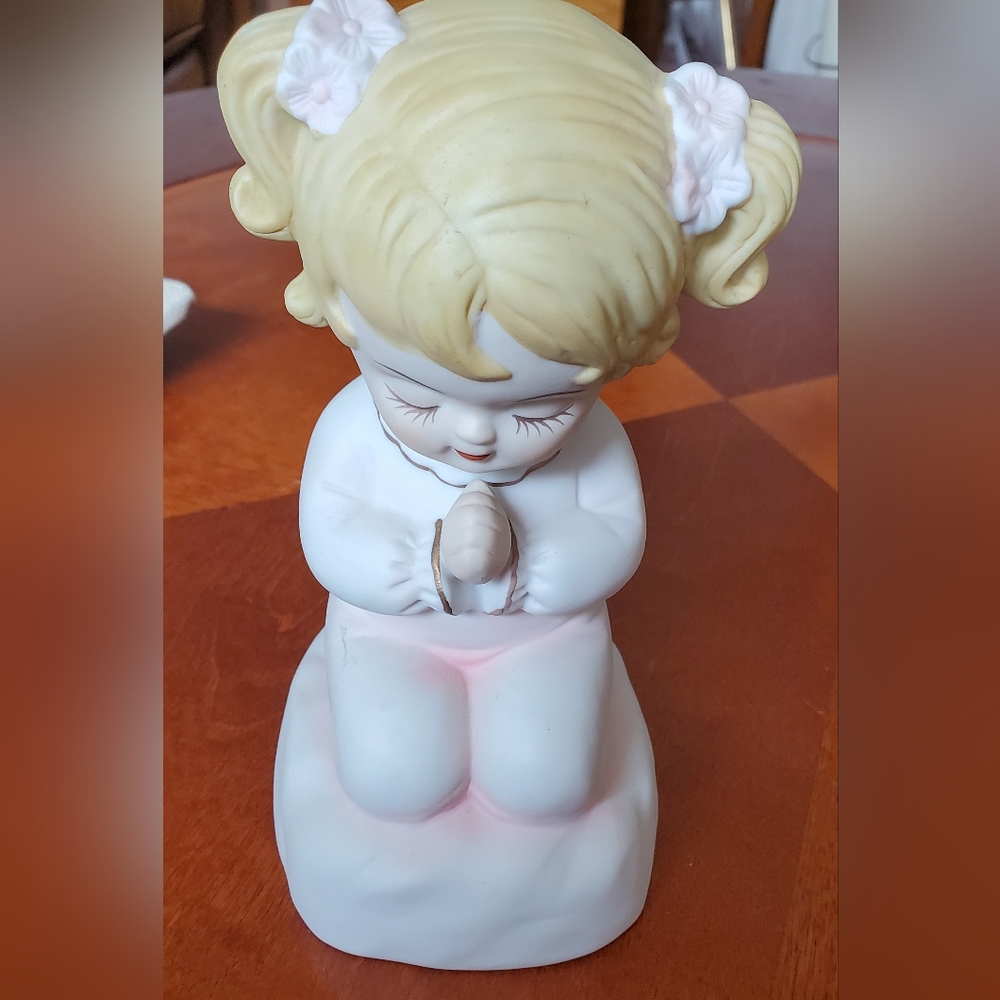 Vintage Praying Girl Ceramic Bedtime Prayers What The World Needs Now Music Box